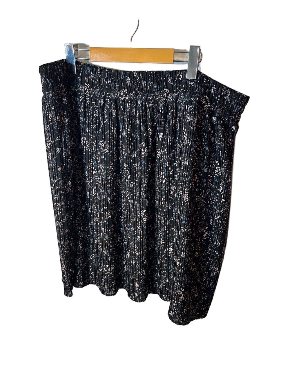 Penningtons Black Floral Pleated Midi Skirt Size 1x